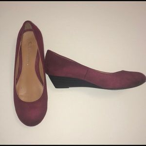 Burgundy suede wedge heels! 1.5” heel